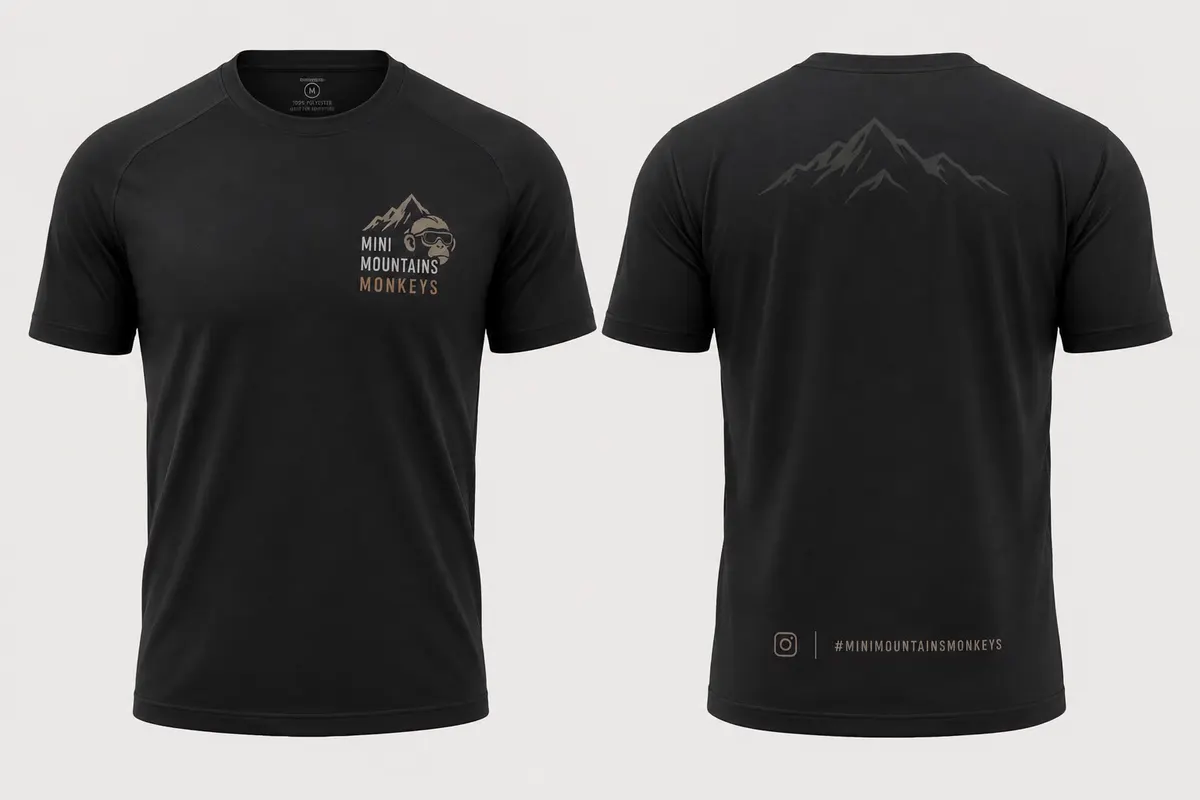 Playera negra de la línea Monkeys, frente y espalda, con la montaña al reverso.